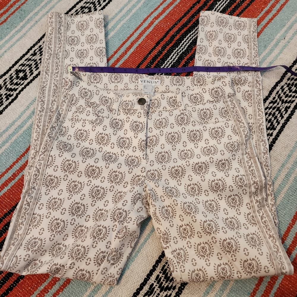 NWOT Venus Women's Print White Skinny Jean Size 2